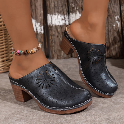 Lotte | Women's clogs with floral cutout and soft sole