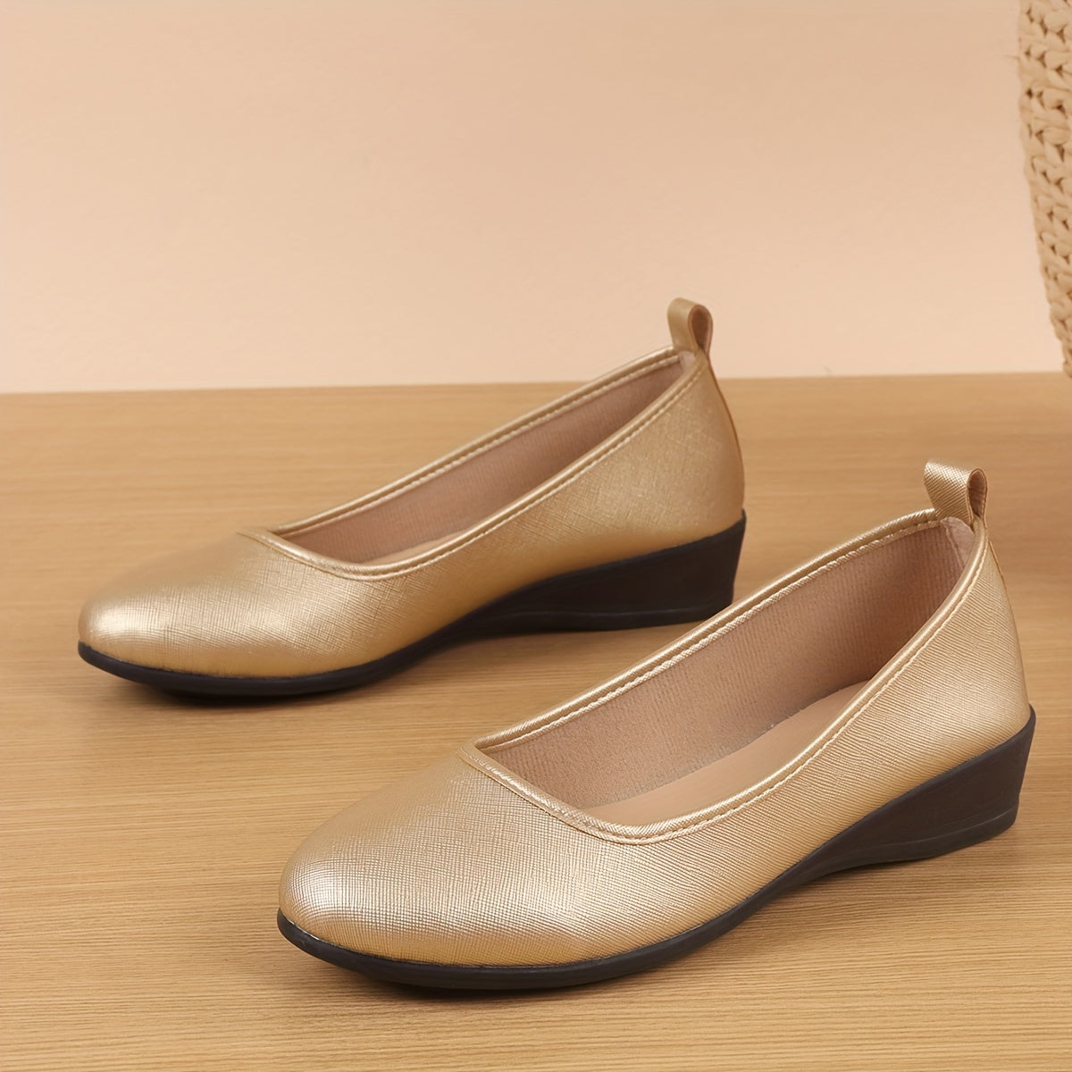 Lotte | Classic white ballet shoes with gold cross pattern