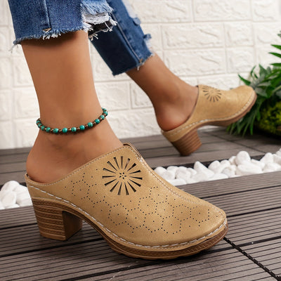 Lotte | Women's clogs with floral cutout and soft sole