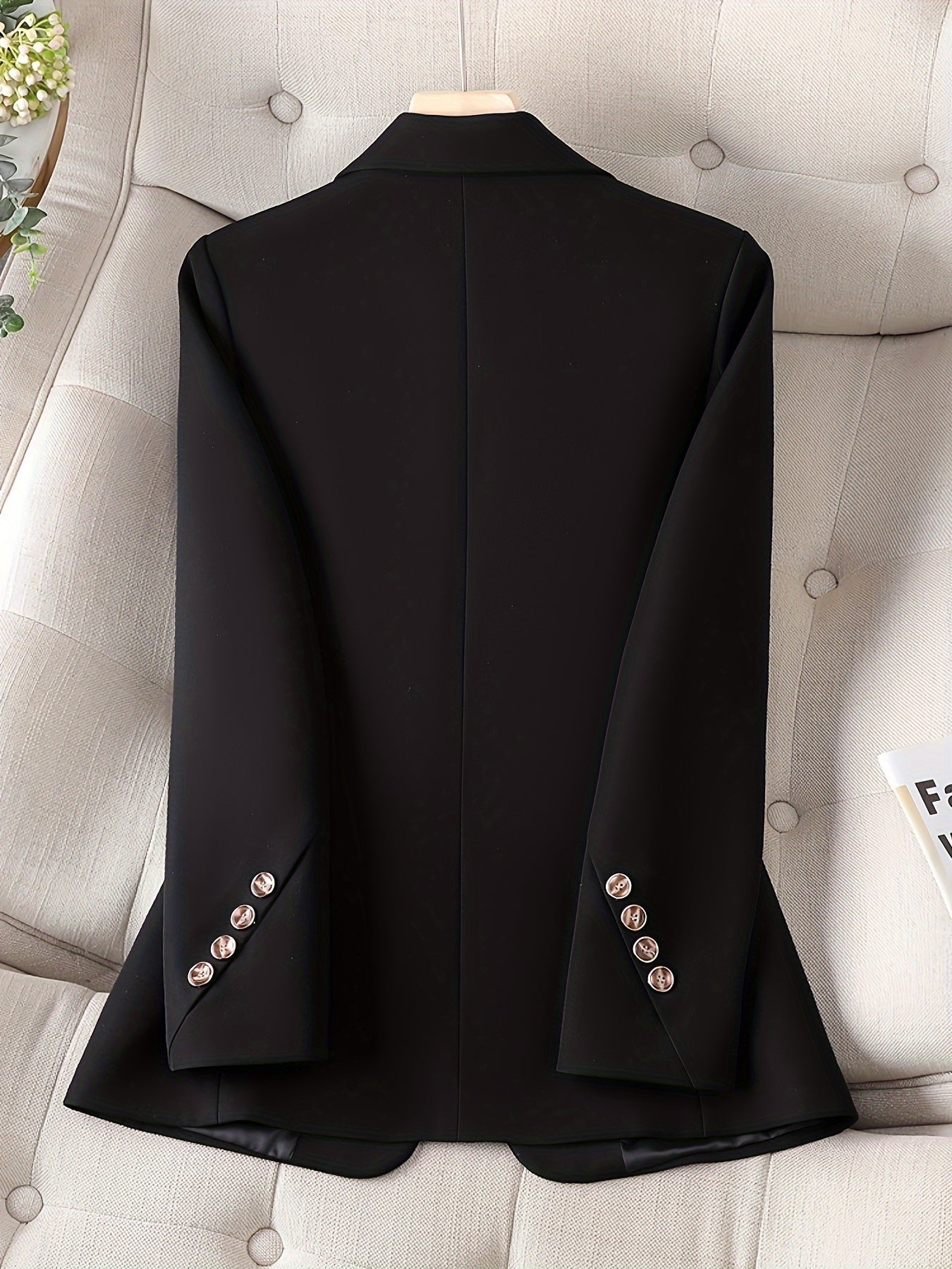 Lotte | Elegant blazer with a fitted collar and buttons