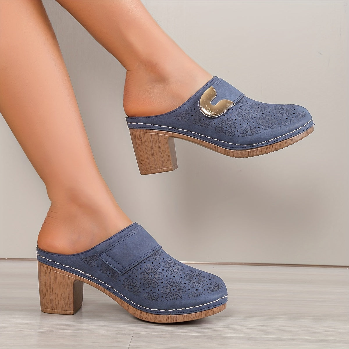 Luna | Fashionable women's sandals with floral pattern and thick heel