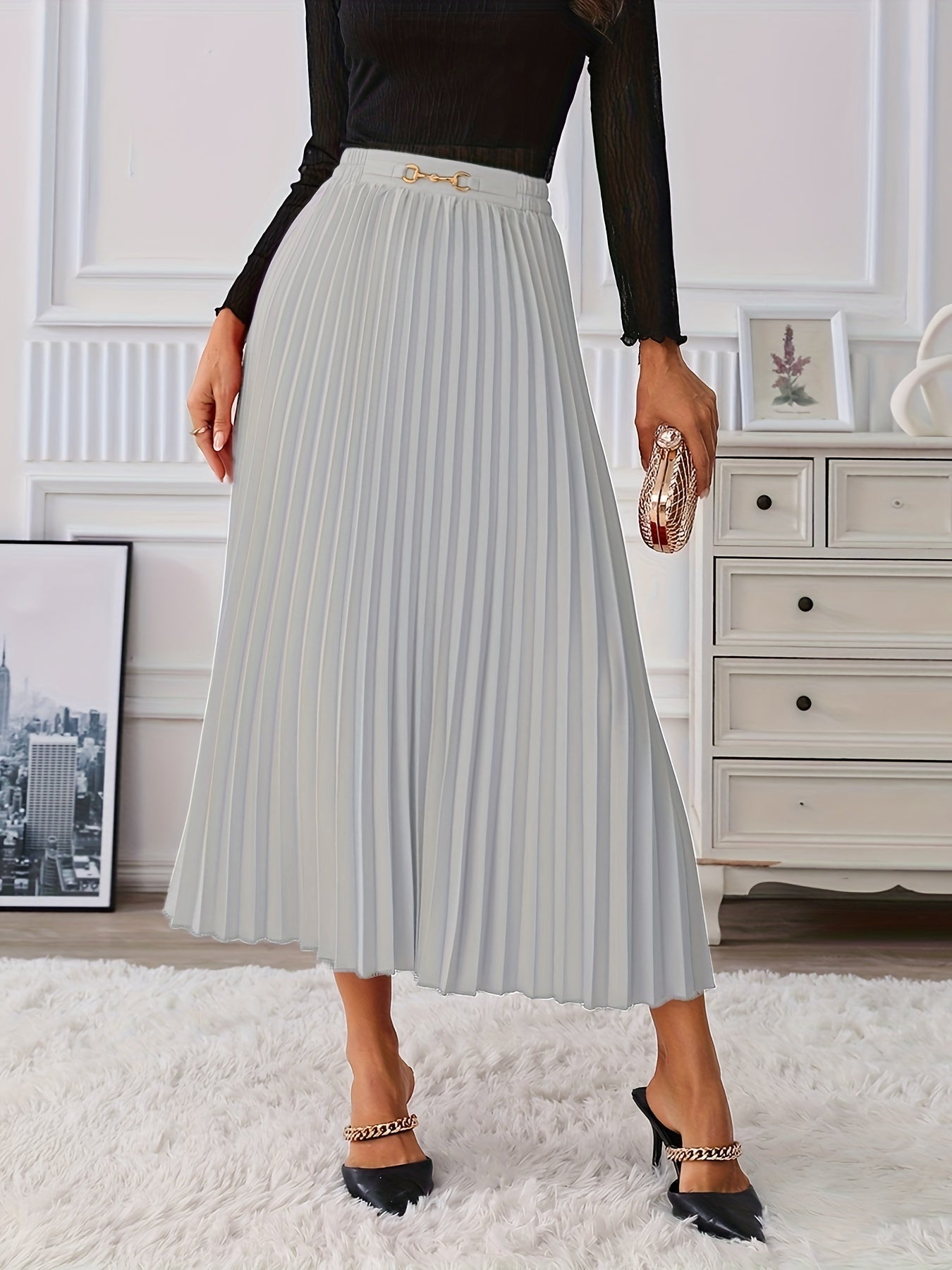 Elise | High-waisted skirt with a chain detail