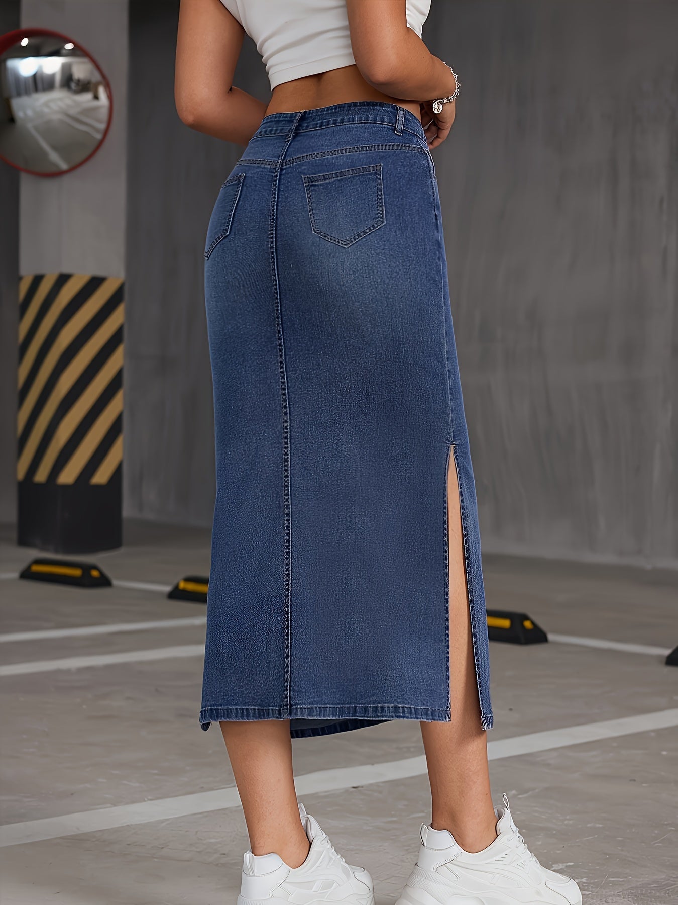 Nina | Blauwe denim midi-rok met hoge taille en schuine zakken