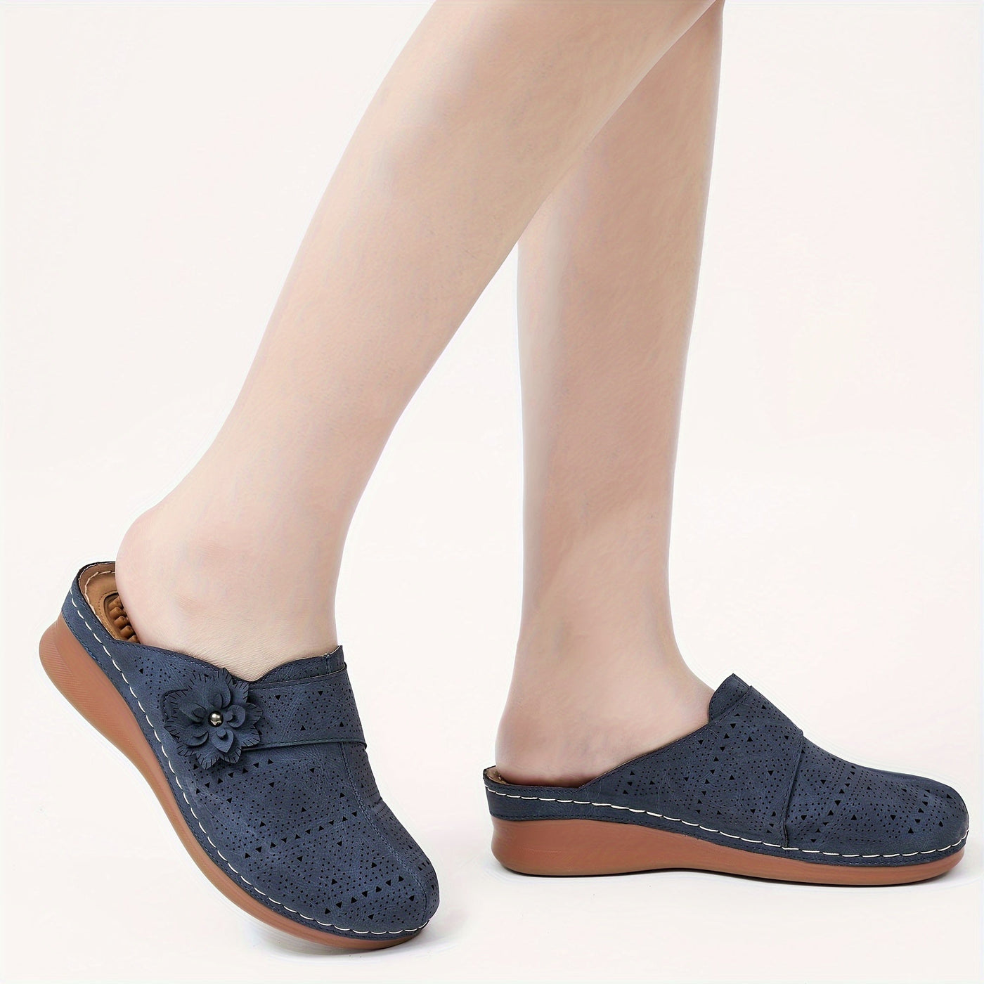 Lotte | Women's platform wedge heels with floral decoration