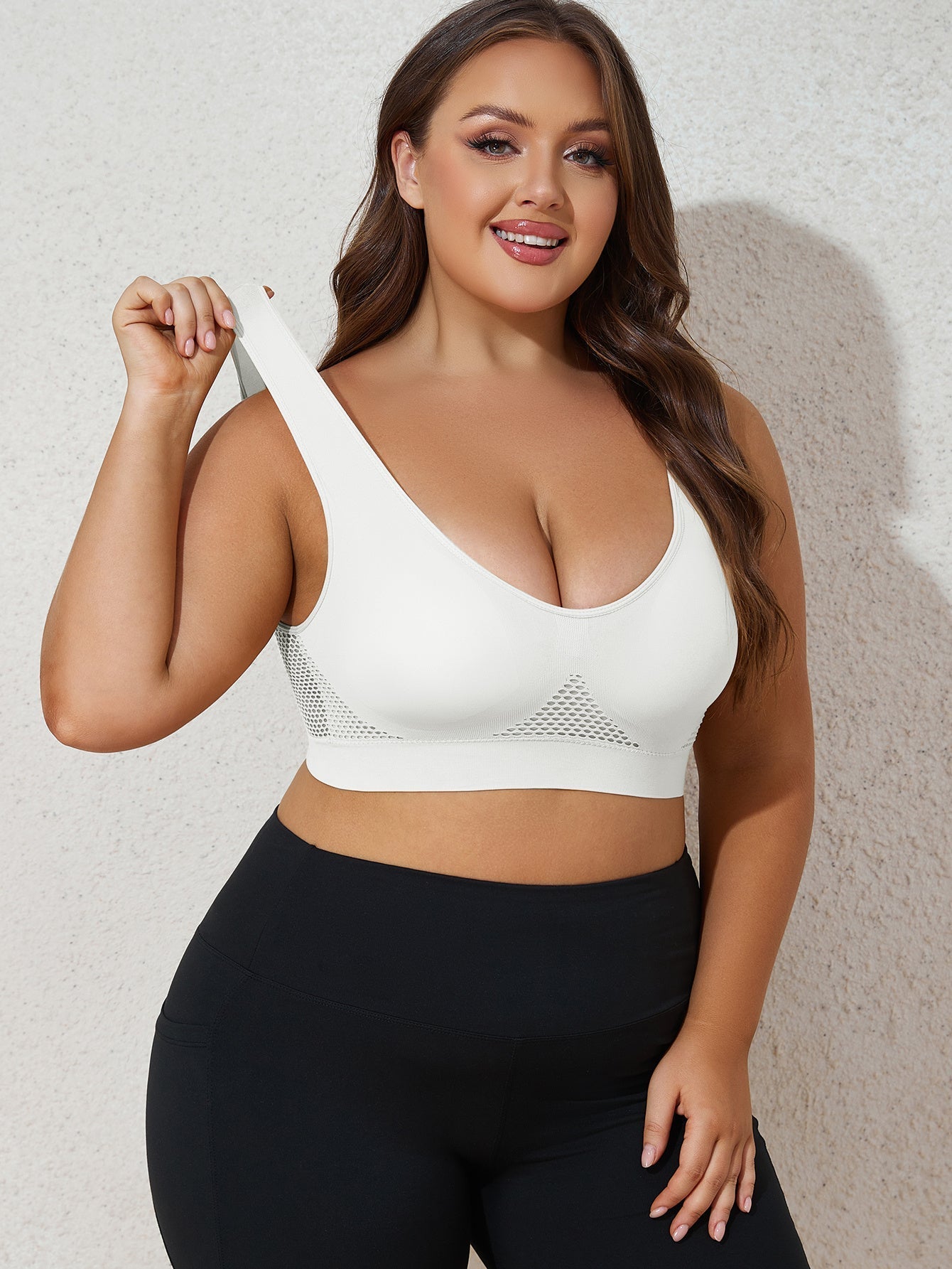 Lotte | Breathable sports bra in pink with wide straps