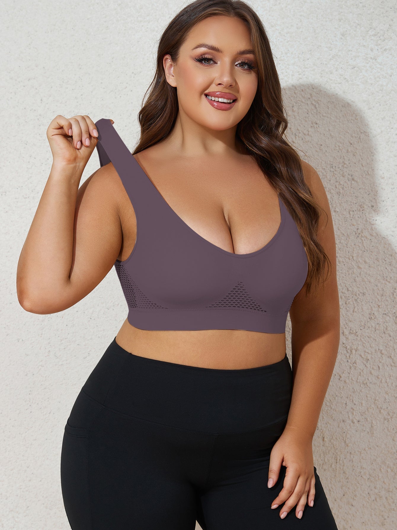Lotte | Breathable sports bra in pink with wide straps