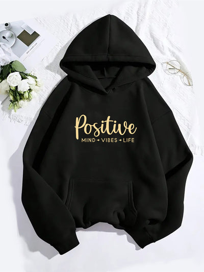 Noa | Modieuze dames hoodie met letterprint en kangoeroezak