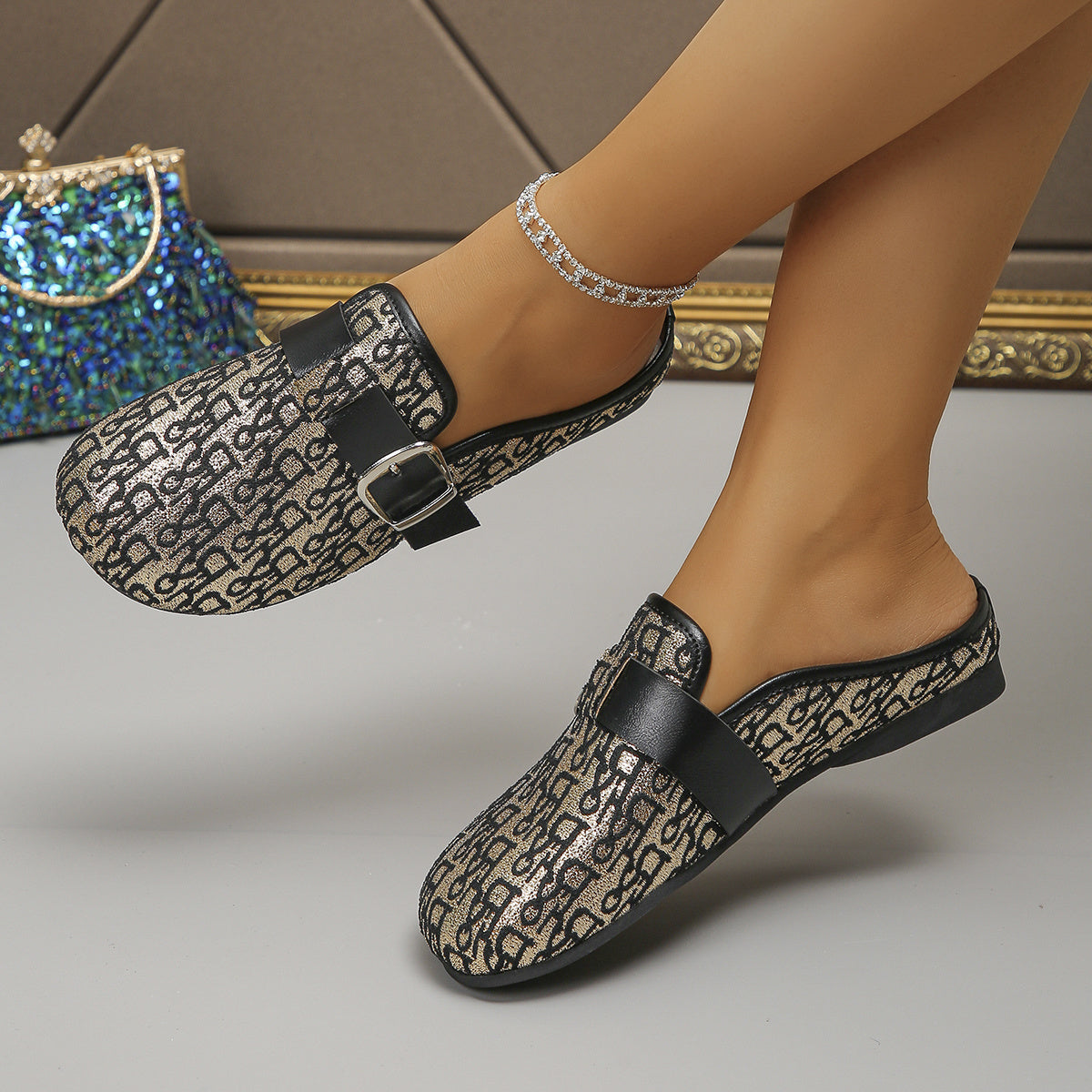 Nina | Chic women's mules with a comfortable flat sole