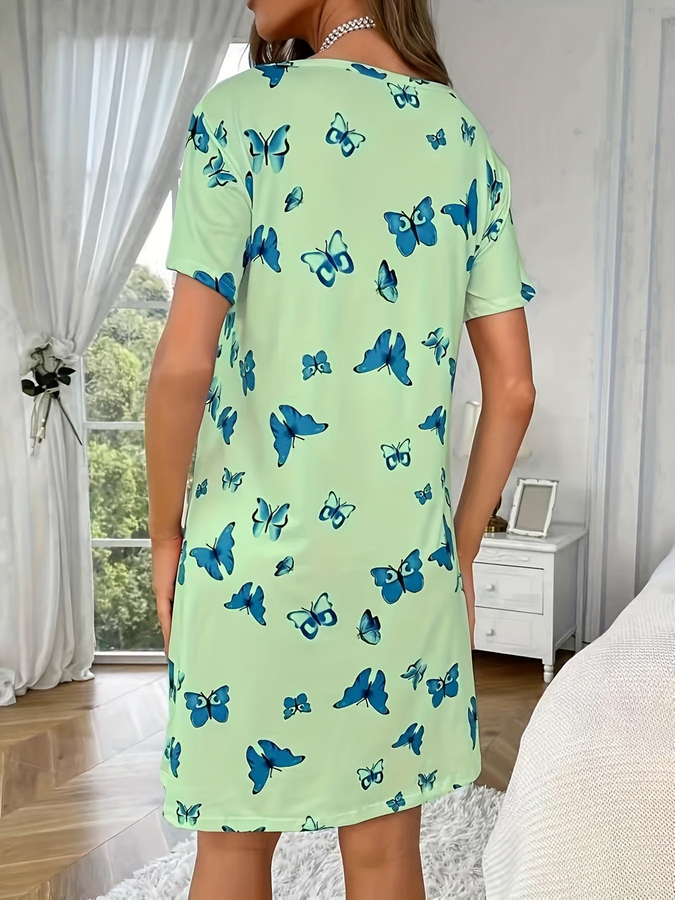 Lotte | Casual nightgown with butterfly print and short sleeves