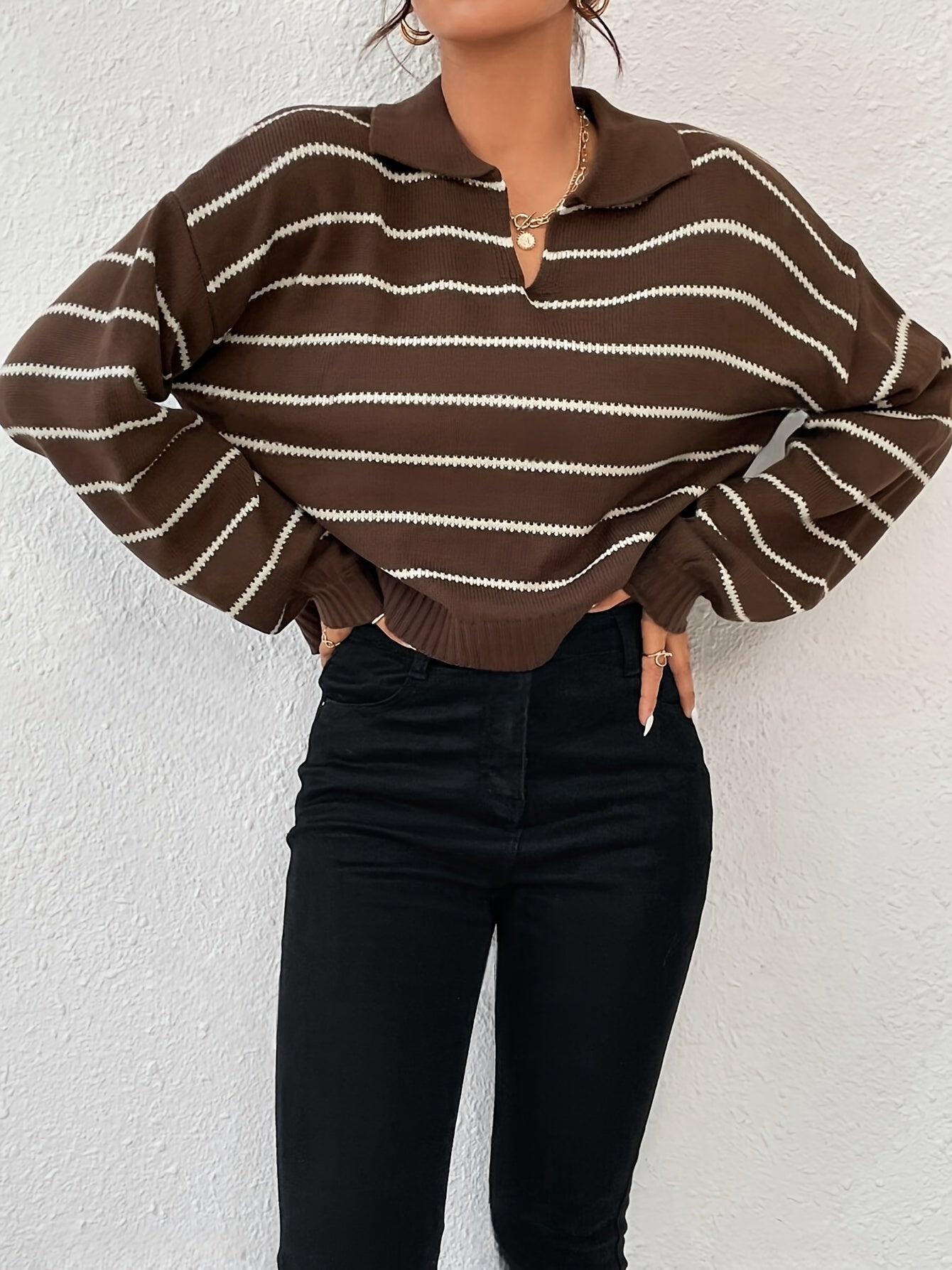 Sophie | Gestreepte casual trui met verlaagde schouder en lange mouwen