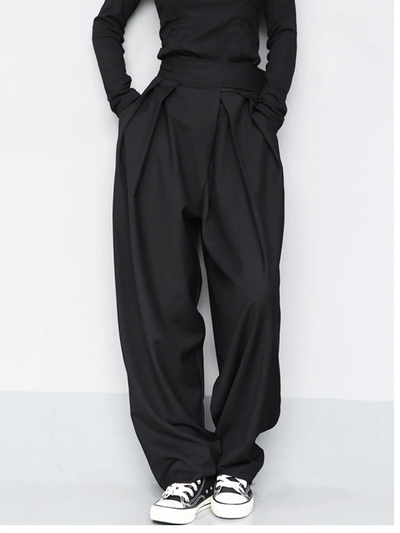 Women's high-waist pleated trousers – Wide legs with a relaxed fit 