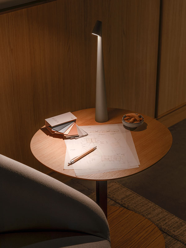Velmora – Modern Minimalist Table Lamp