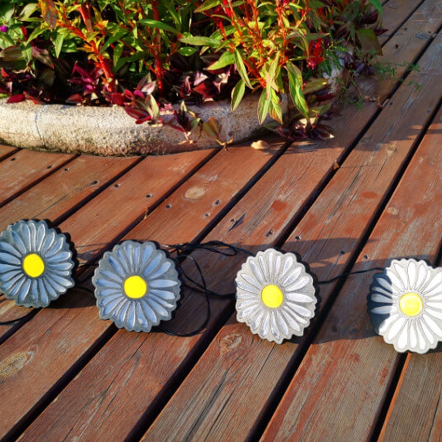 Volmira - Bright Daisy Solar Outdoor String Lights