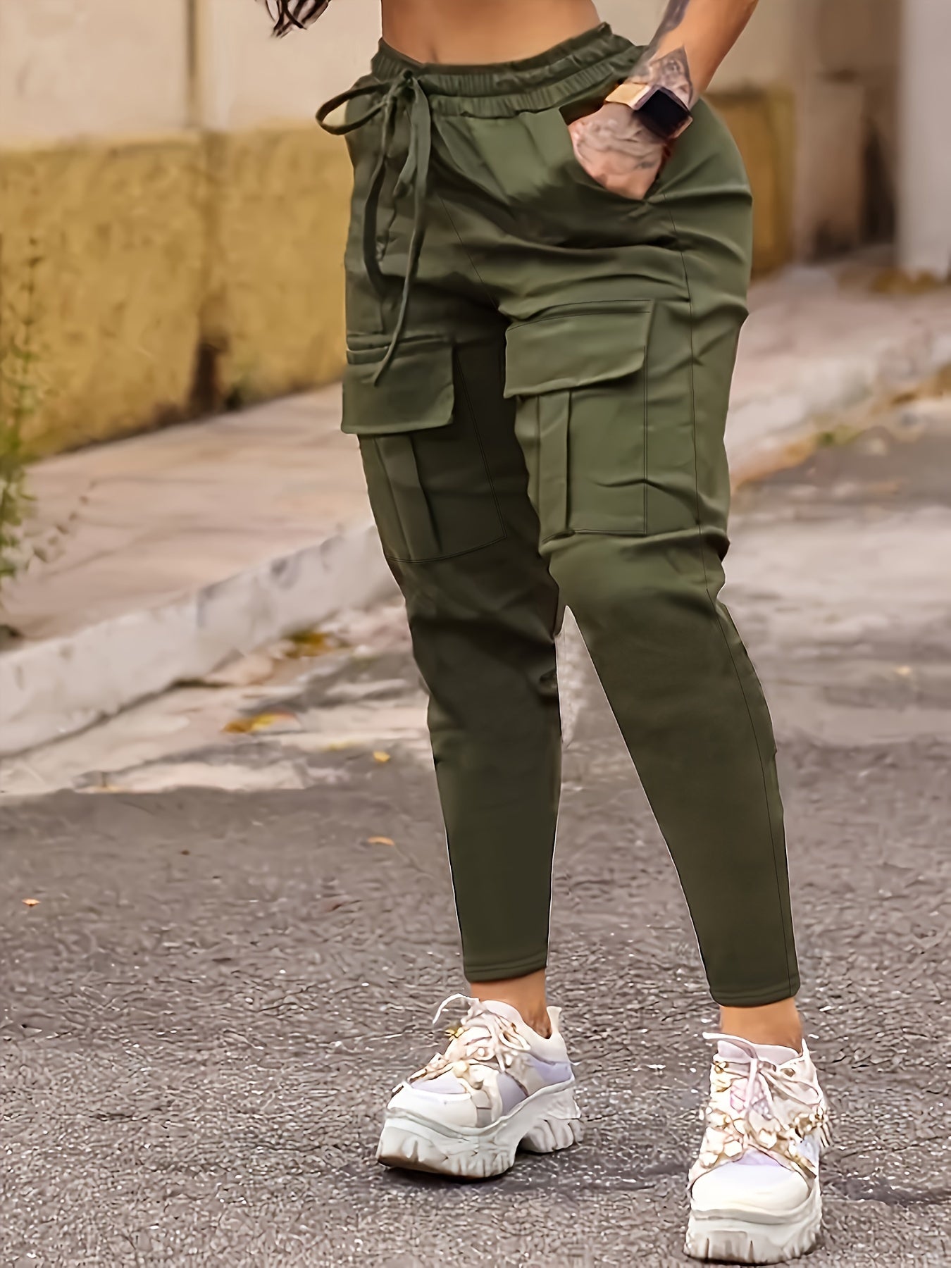 Emma | Solid color cargo joggers with pockets