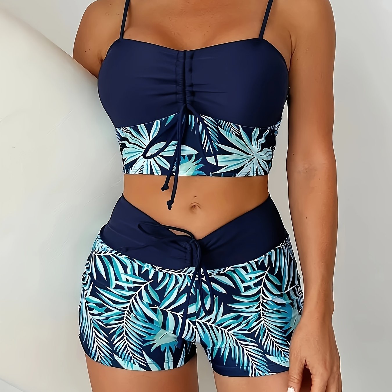 Noa | Twee-delige bikini set met bladprint en boyshorts