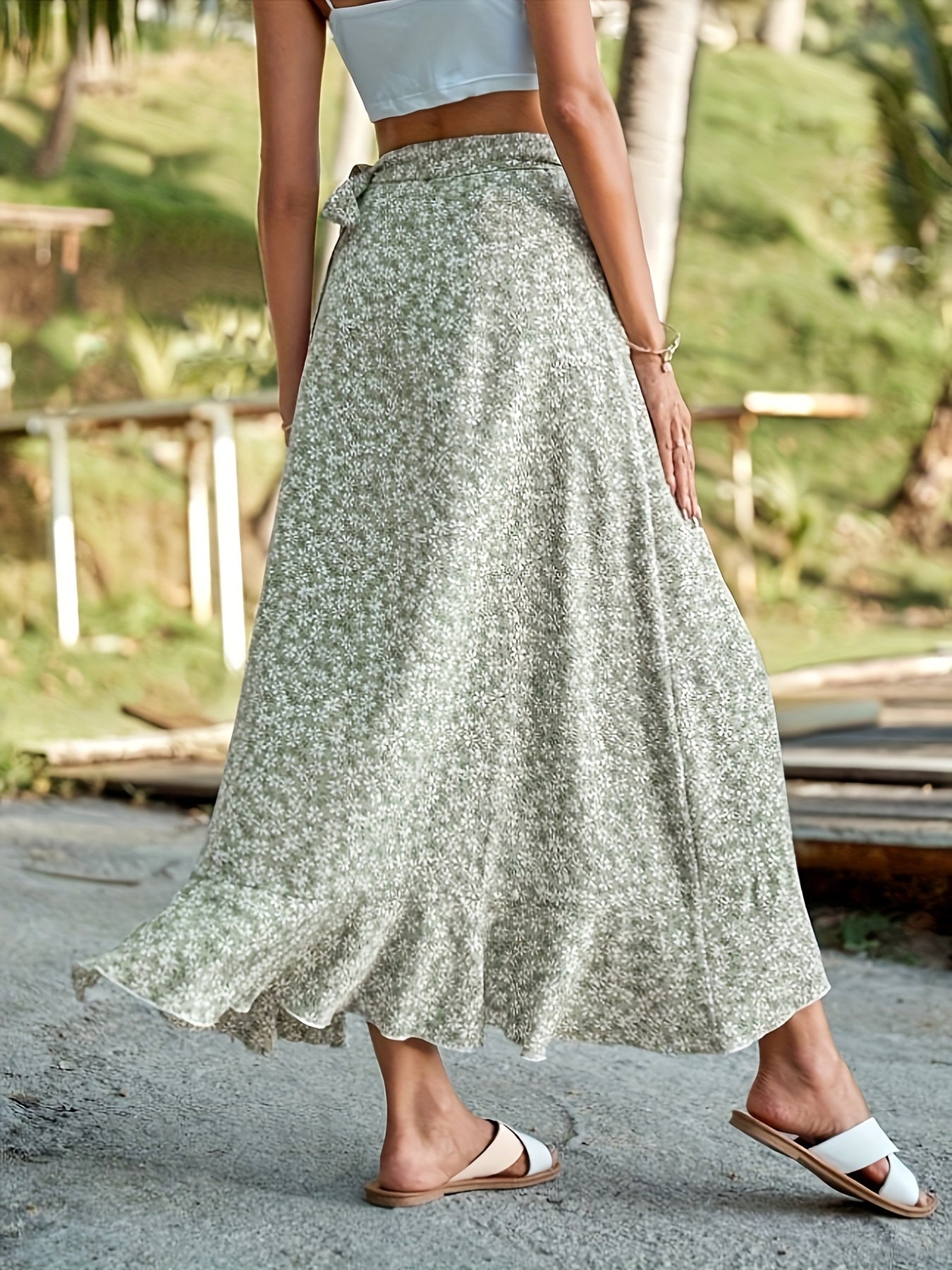 Luna | Wrap skirt with floral print and ruffles