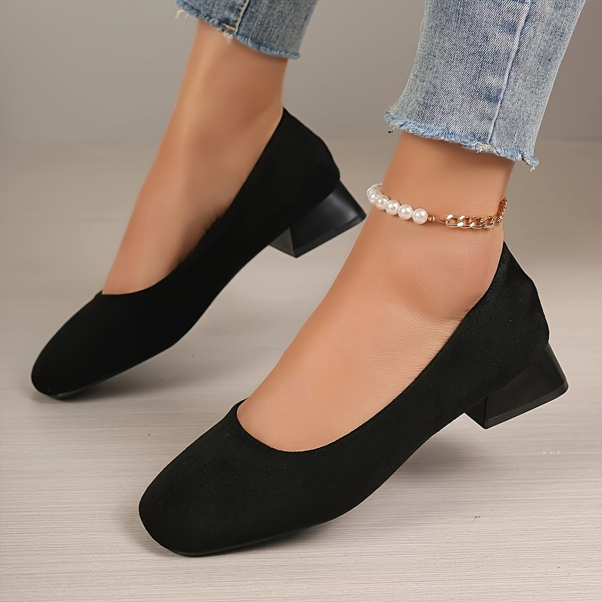 Noortje | Zwarte flanellen pumps met blokhak