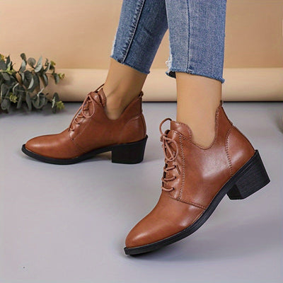 Loes | Stylish solid-color boots with lace-up closure and block heel