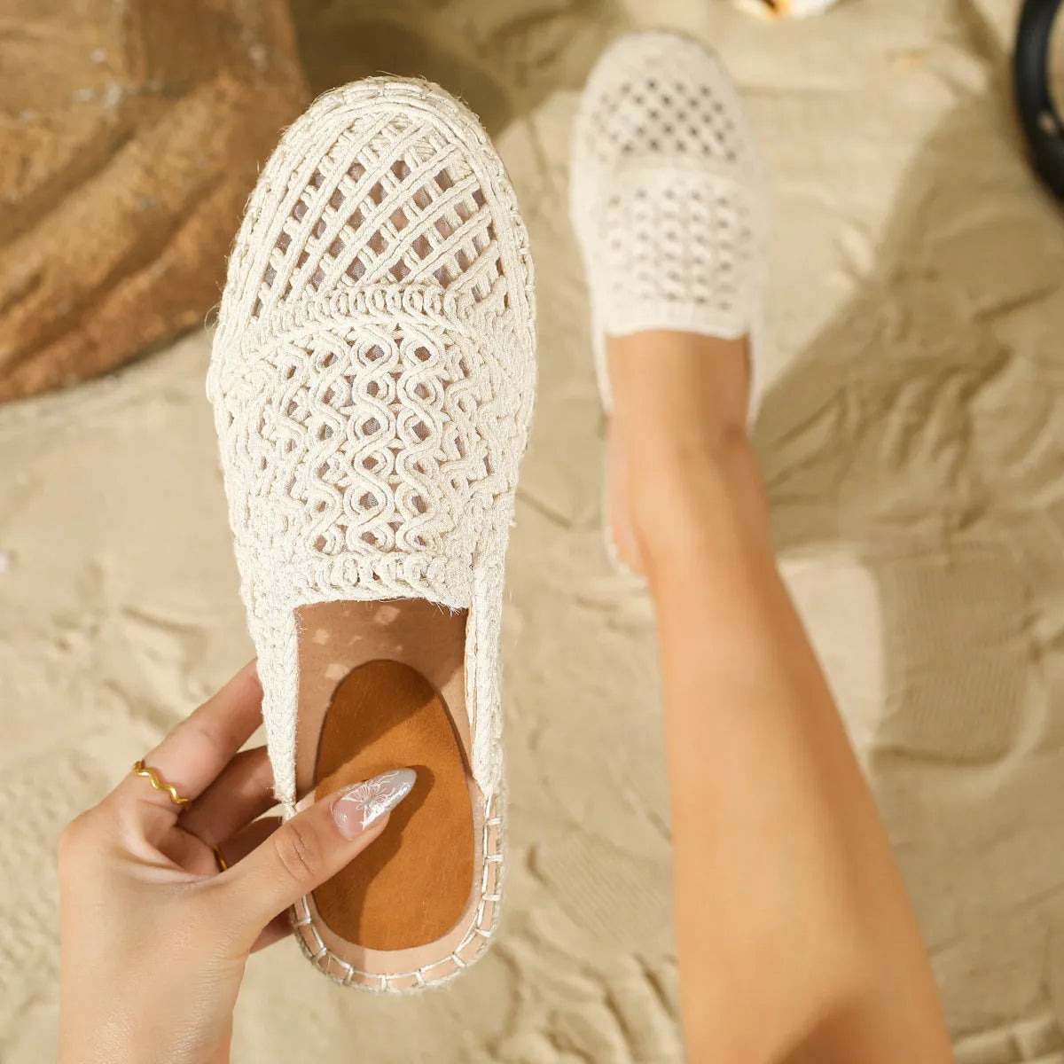 Good - Closed toe, hollow toe, round toe slippers for summer