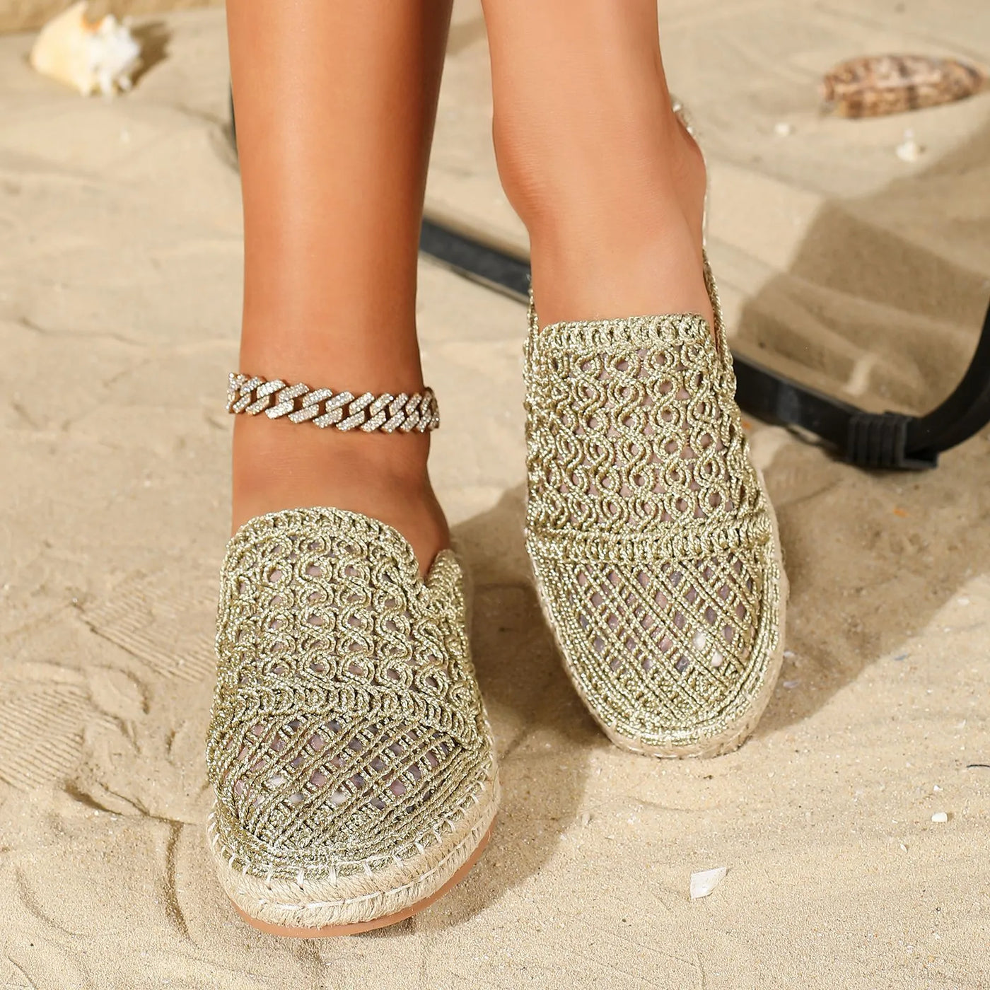 Good - Closed toe, hollow toe, round toe slippers for summer