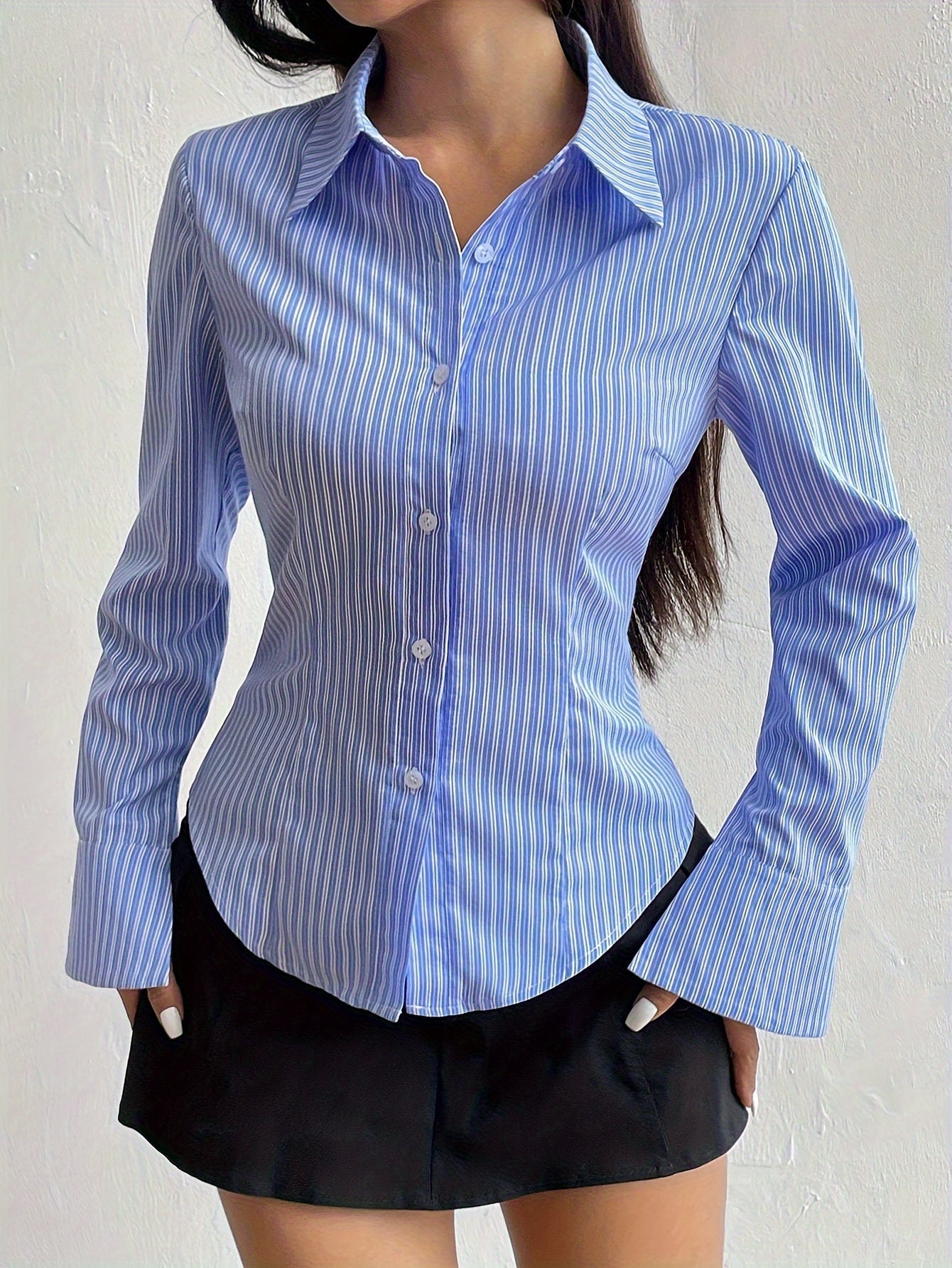 Elise | Elegant polyester polo with long sleeves and a V-neck