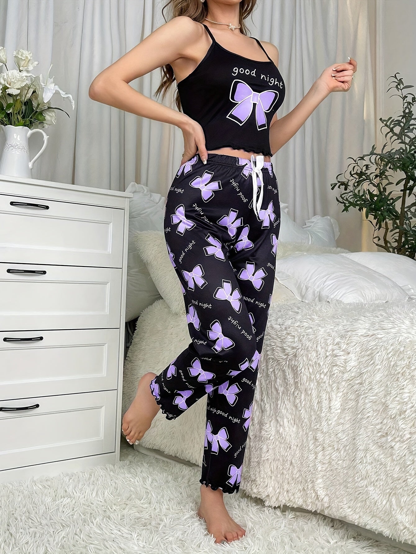 Vera | Pyjamaset met vlinderdas en letterprint