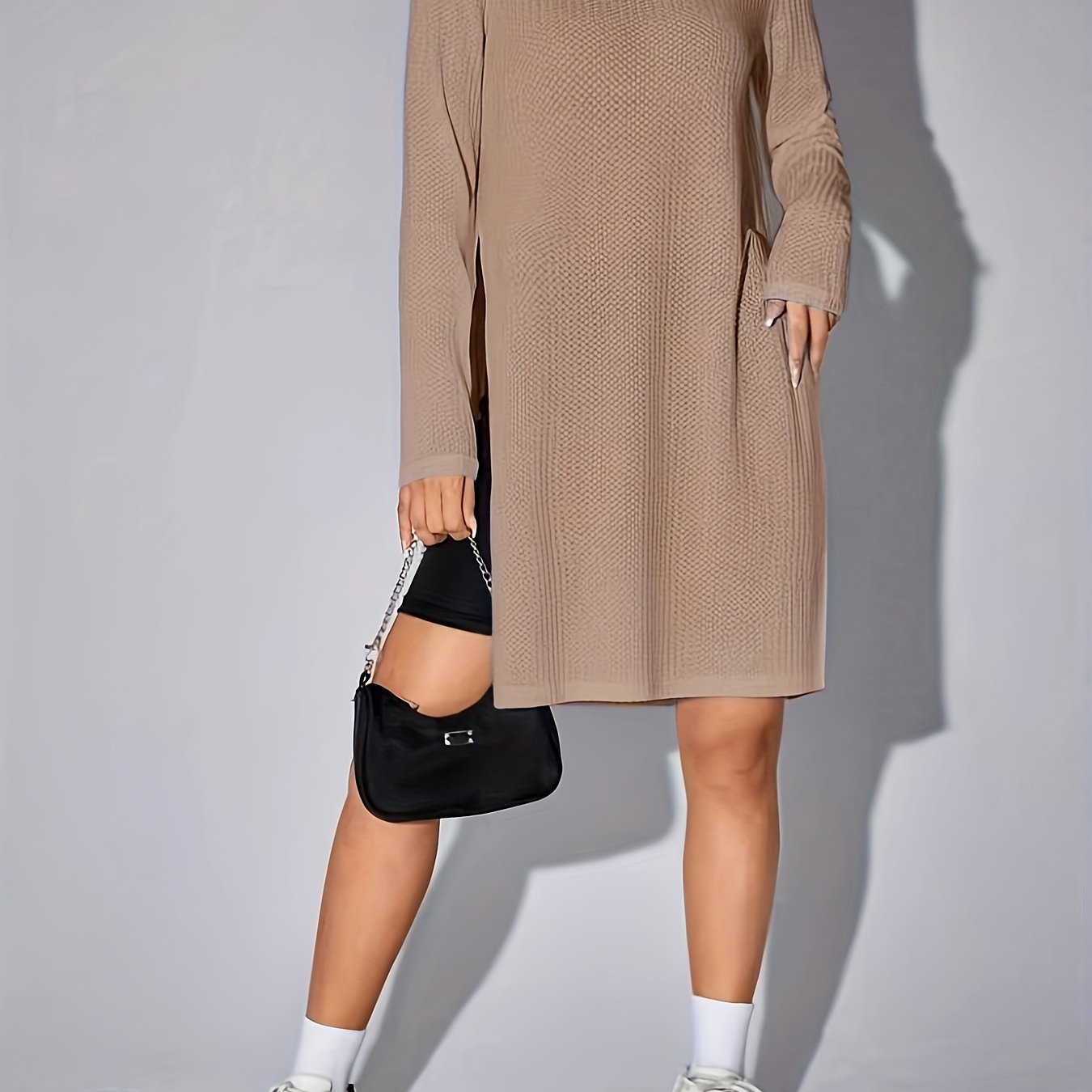 Lara | Casual long-sleeved T-shirt with split hem