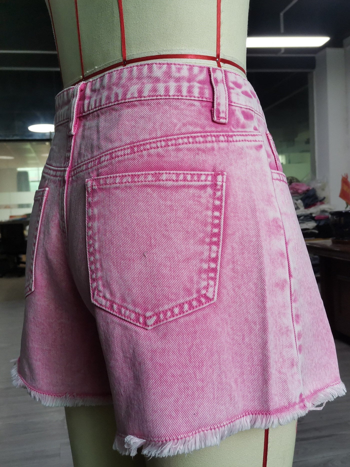 Lotte | White jeans with an unfinished hem and a high waist