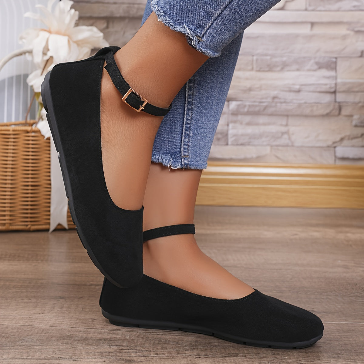 Elin | Classic solid-color ballet flats with ankle strap