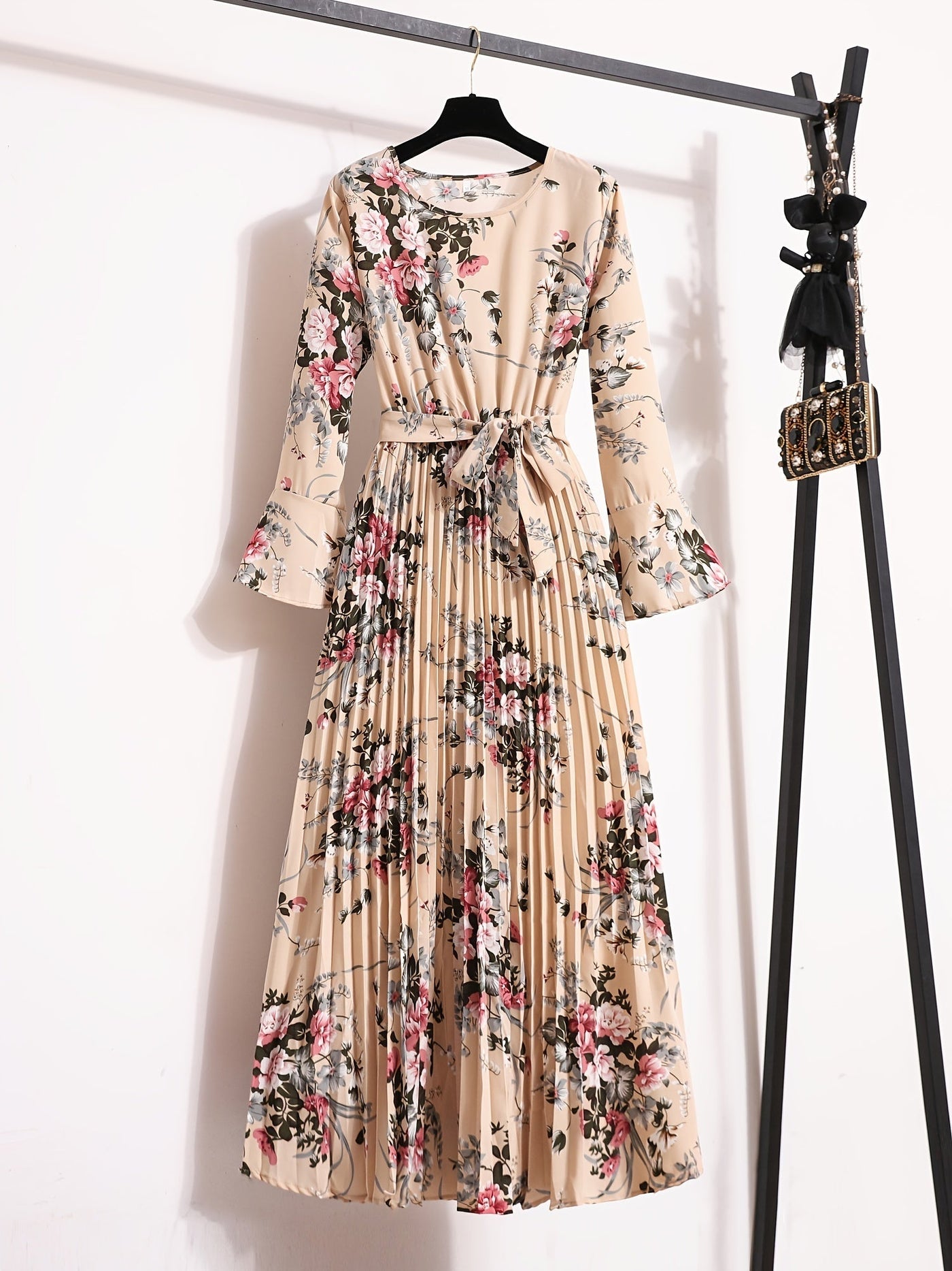 Noor | Maxi-jurk met bloemenprint en lange mouwen