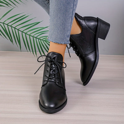 Loes | Stylish solid-color boots with lace-up closure and block heel
