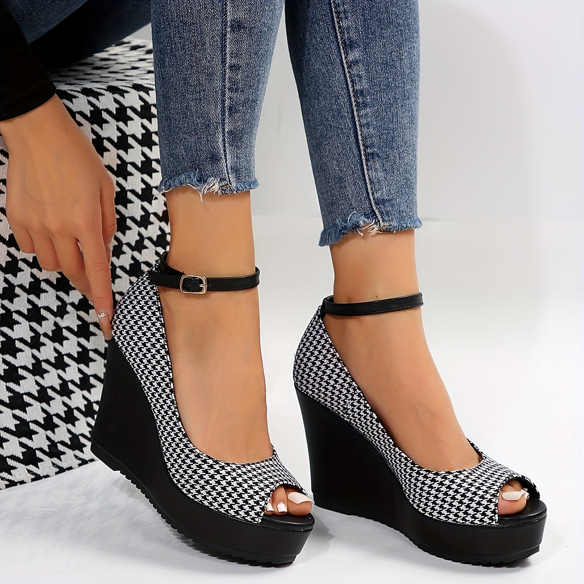 Luna | Black women's sandals with wedge heel