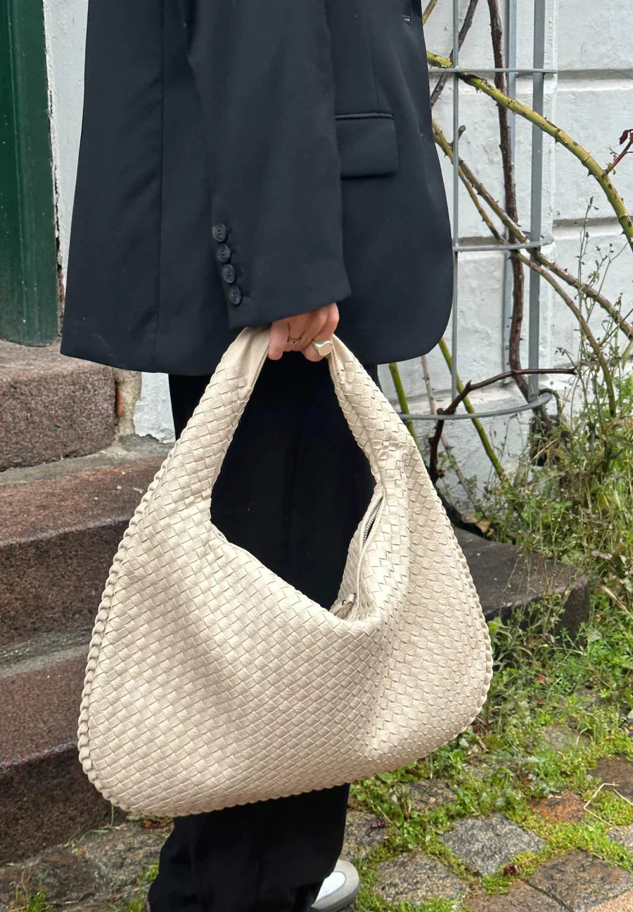 Geweven handtas als must-have
