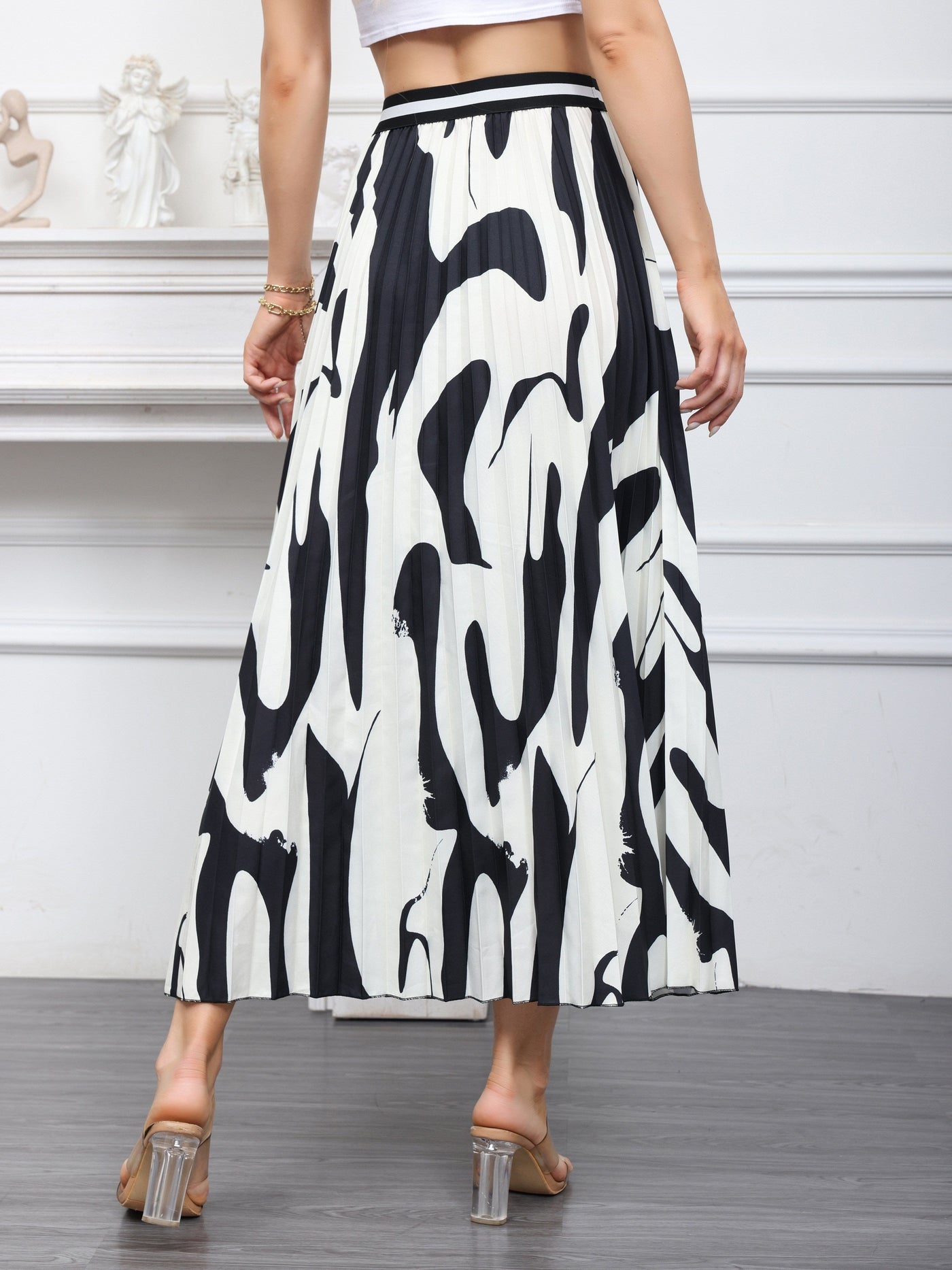 Lotte | Graphic print pleated skirt