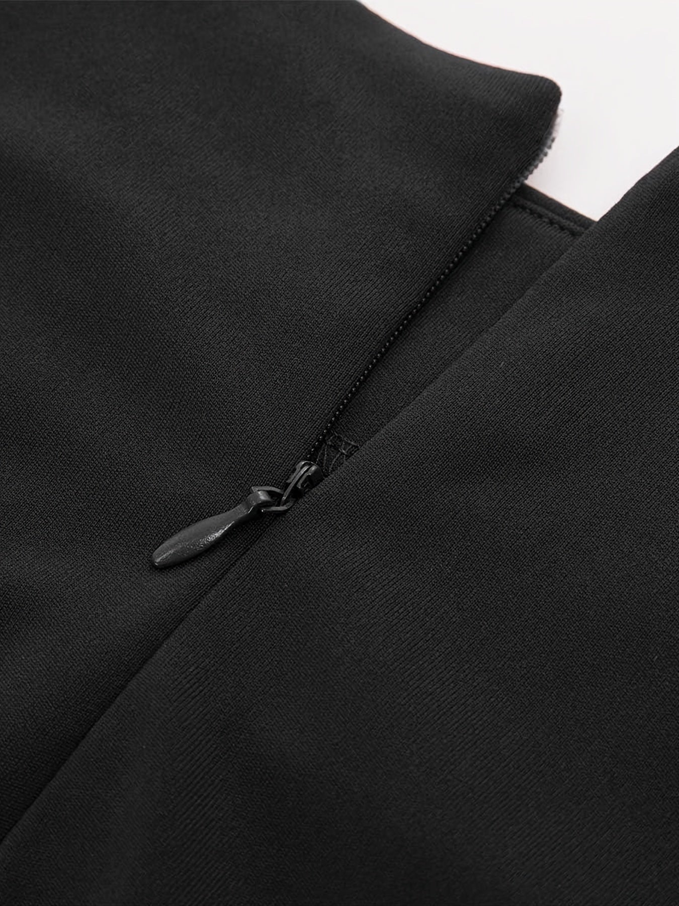 Emma | Sturdy skirt with a twisted front and wrap hem