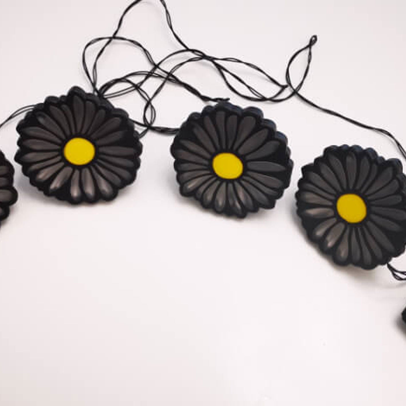 Volmira - Bright Daisy Solar Outdoor String Lights