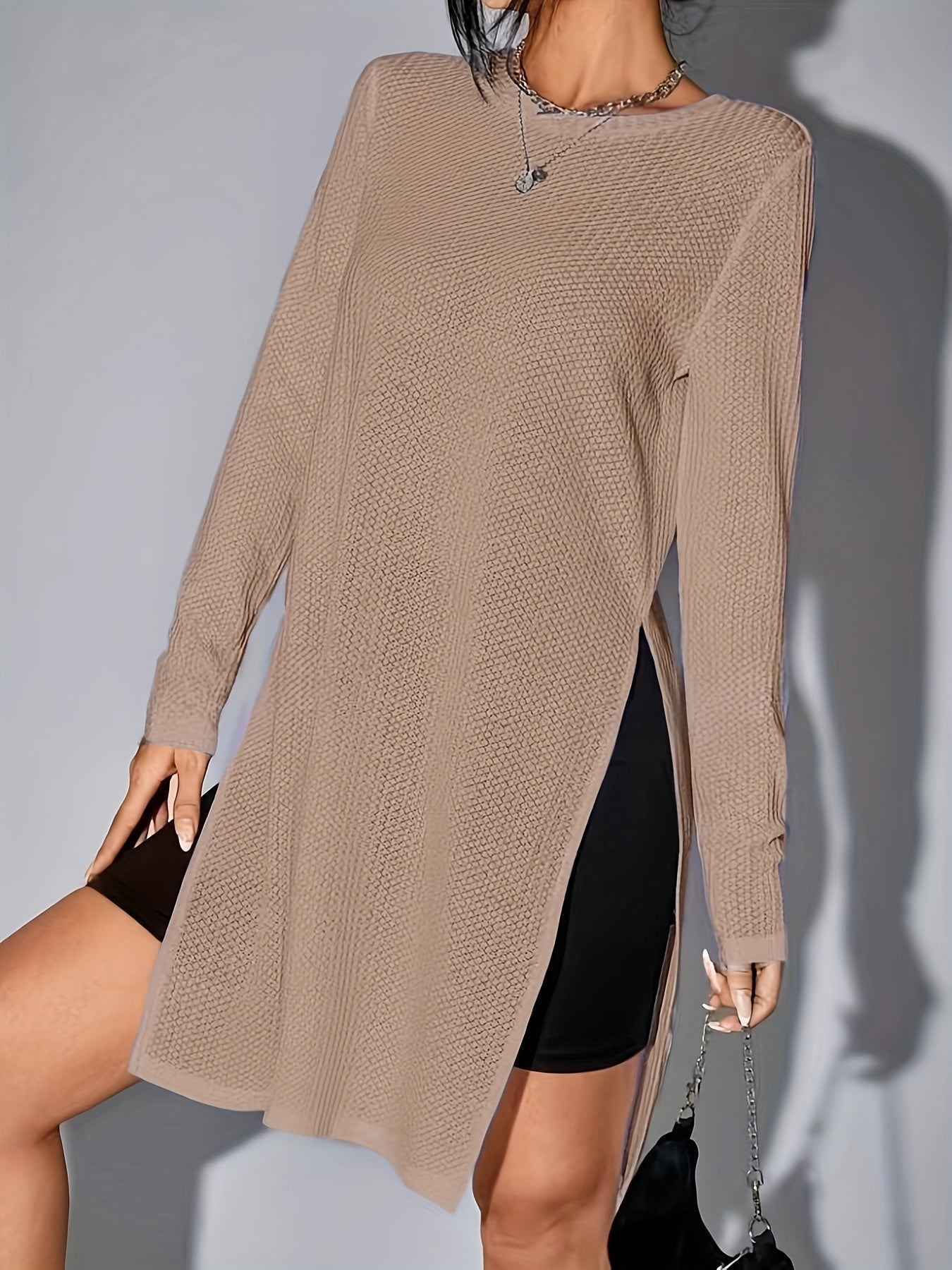 Lara | Casual long-sleeved T-shirt with split hem