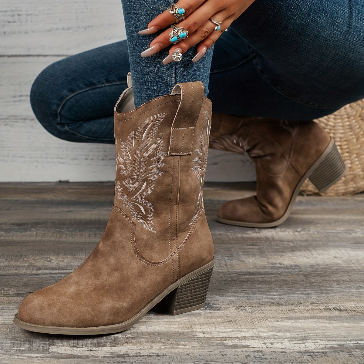 Lora - Stylish Cowboy Boots