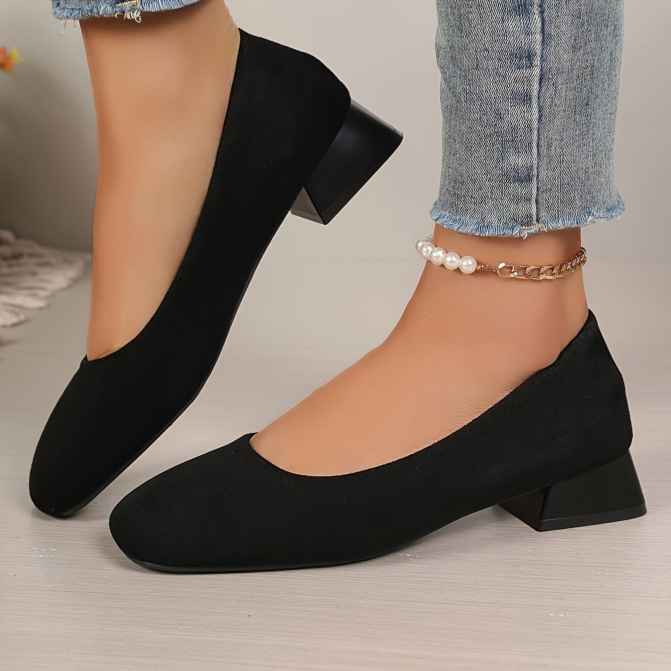 Noortje | Zwarte flanellen pumps met blokhak