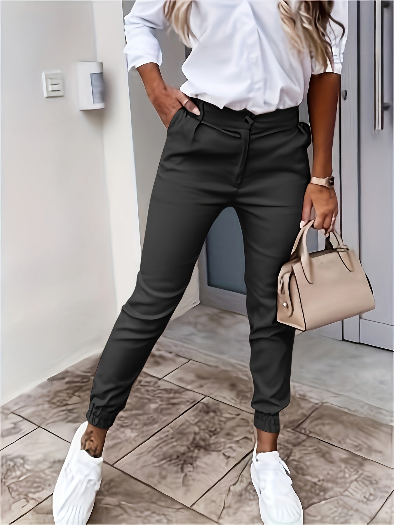Lotte | Elegante effen kleur vrouwenbroek met knopdetail