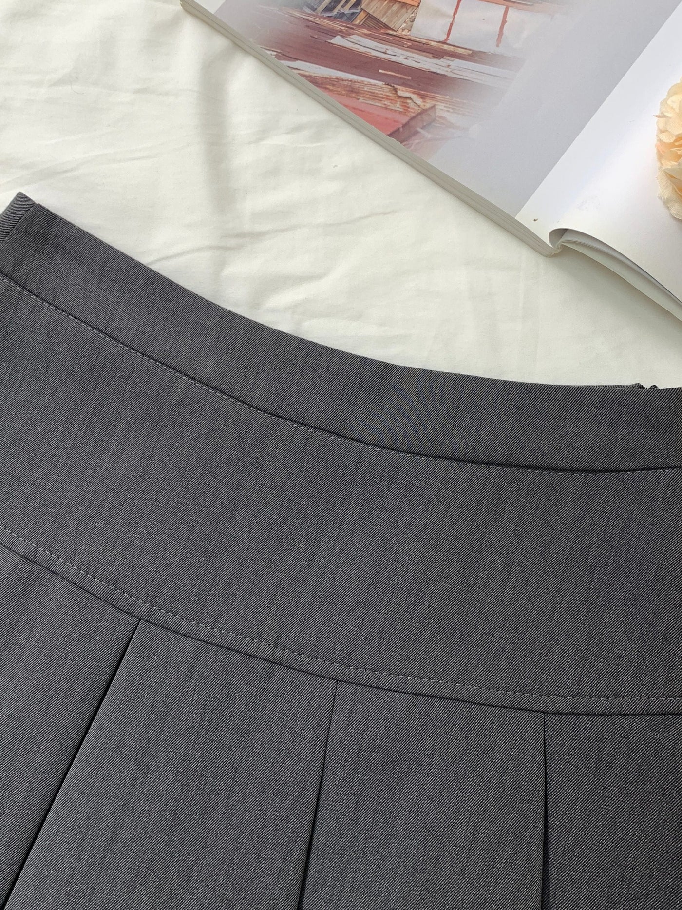 Nina | Mooie geplooide minirok met hoge taille in effen kleur