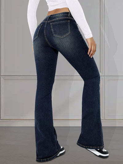 Sophie | Gewassen blauwe retro-stijl jeans met uitlopende pijpen