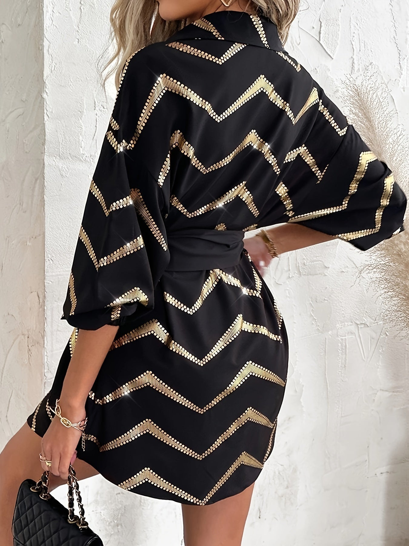 Nina | Casual mini-jurk met chevronprint en knopen aan de voorkant