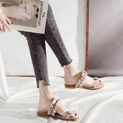 Livia - sandals with ruffles and pineapple details