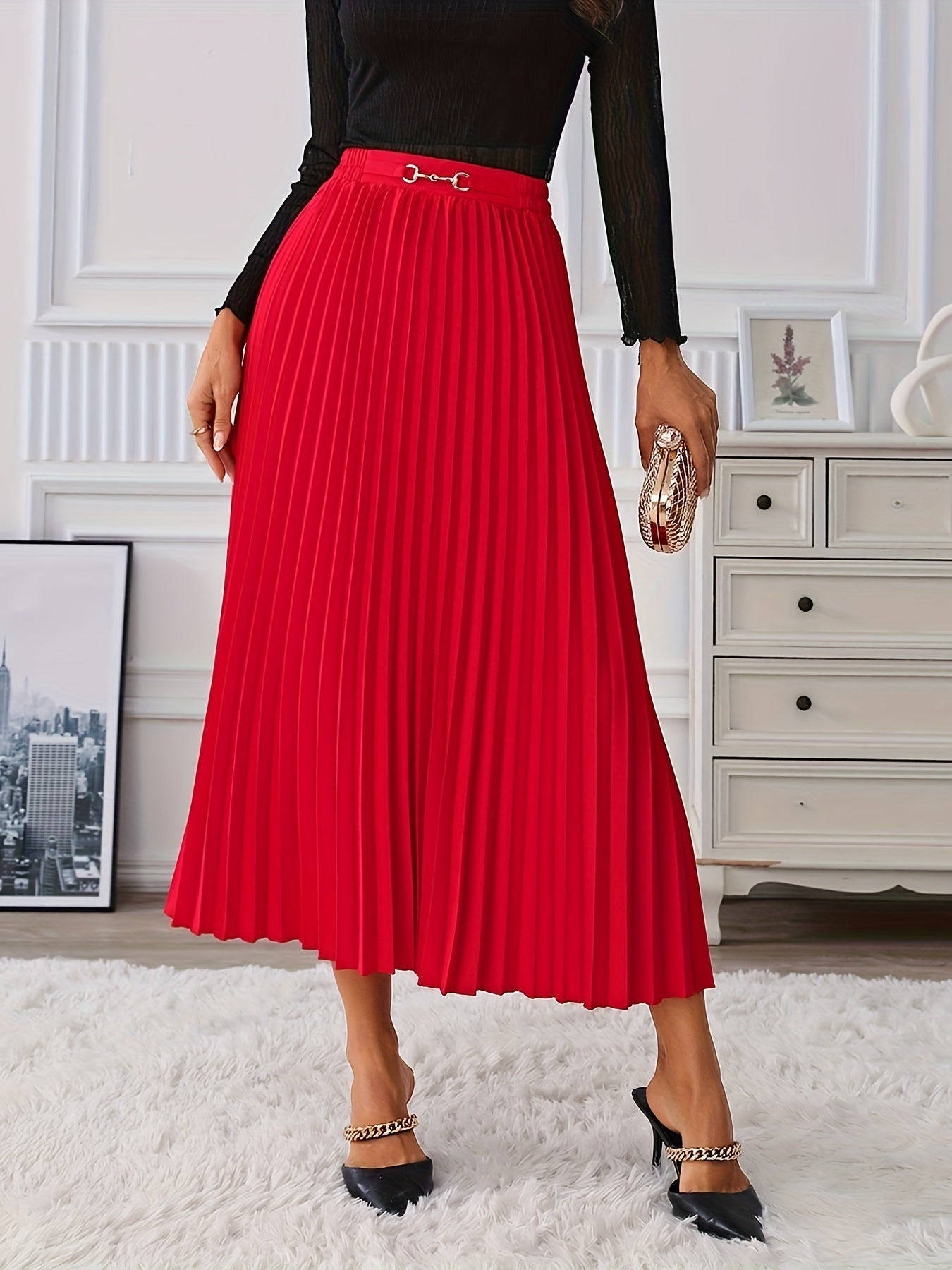 Elise | High-waisted skirt with a chain detail