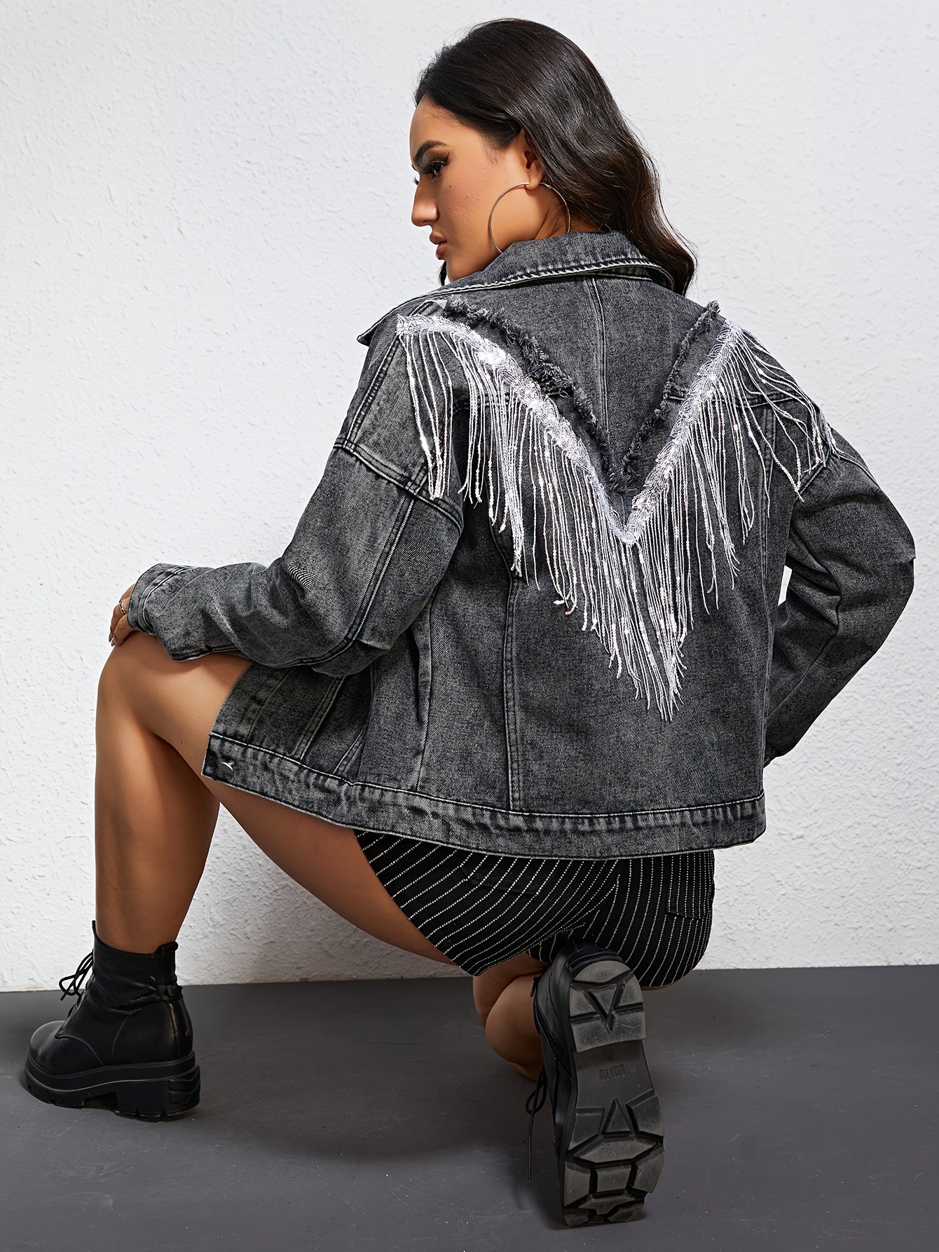 Lara | Light blue denim jacket with sequins and button closure