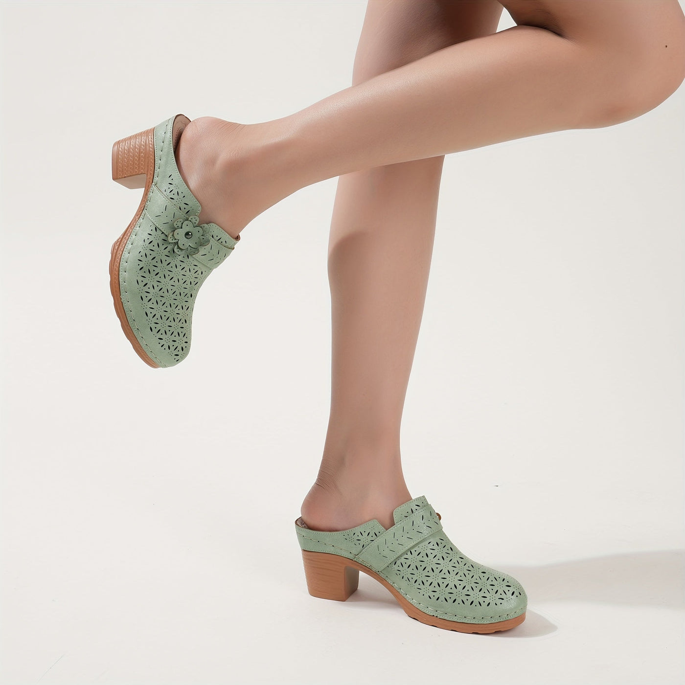 Flora | Women's mules with a thick heel and perforated floral decoration