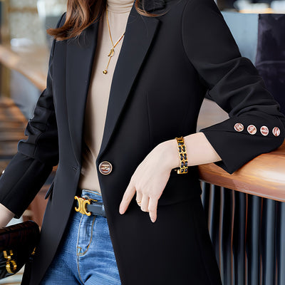 Lotte | Elegant blazer with a fitted collar and buttons
