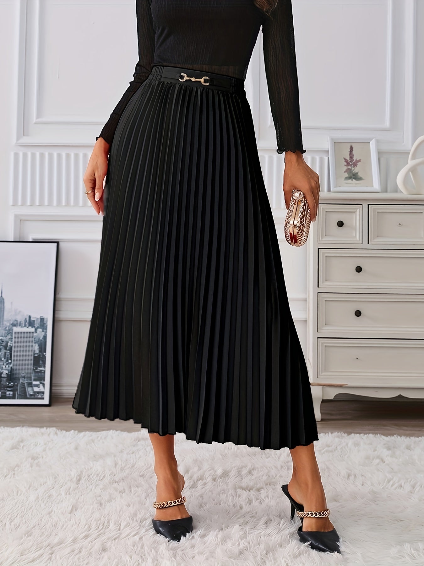Elise | High-waisted skirt with a chain detail