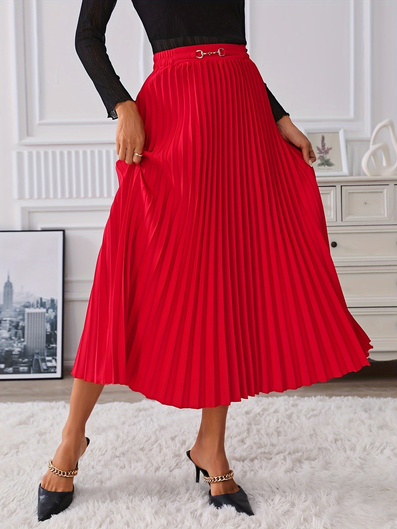 Elise | High-waisted skirt with a chain detail